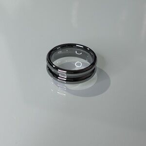 Sleek men’s tungsten ring size 10